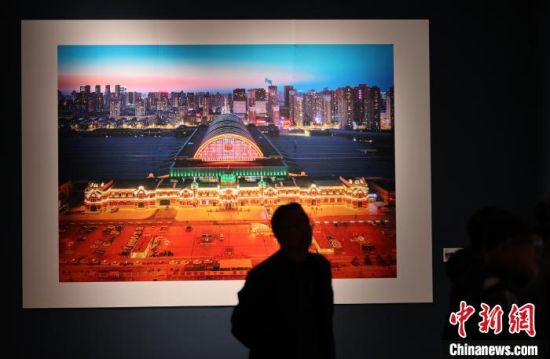 “振興中的遼寧”全國攝影展、第29屆全國攝影藝術(shù)展覽精品展遼寧巡展在遼寧美術(shù)館開幕